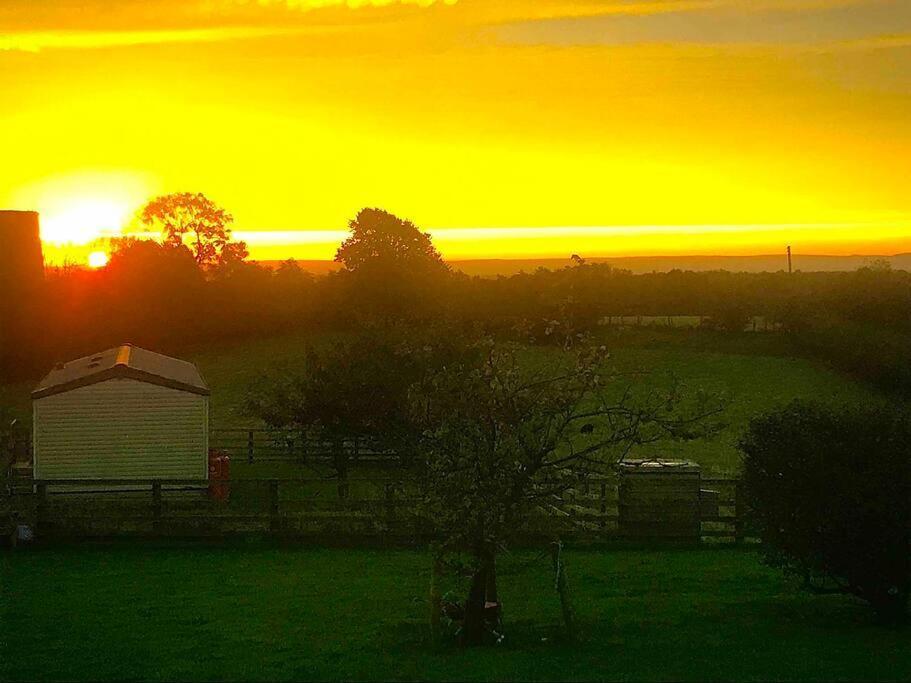 Plum Tree Lodge Set In 2 Acres Of Private Land Coundon Exterior photo